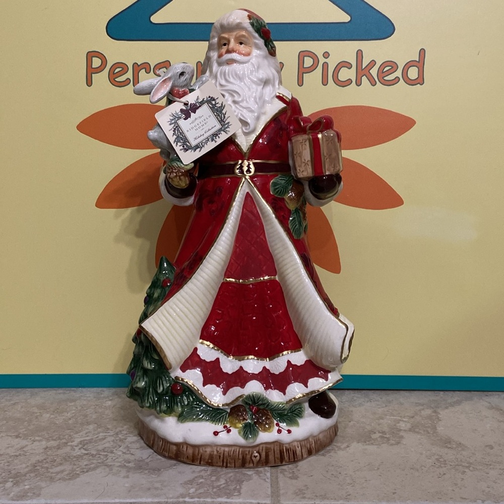 Corner Ruby SANTA Figurine
